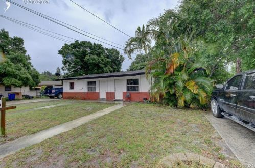 2105 Delaware Ave, Fort Pierce, FL 34950-6227