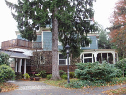 100 Bellevue St, Newton, MA 02458-1921