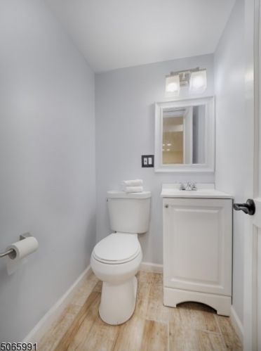 36 Woodcrest Cir, Springfield NJ  07081-1517 exterior