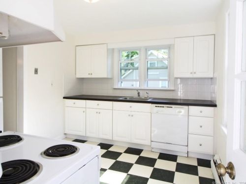 291 Rowayton Ave, Norwalk CT 06853-1628 exterior