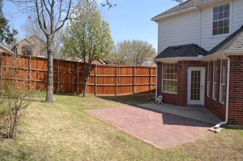 9809 Hickory Hollow Ln, Irving TX  75063-5044 exterior