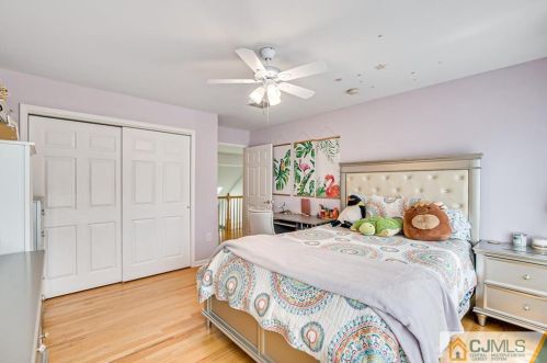 16 Sonia Ct, Edison NJ 08820-4443 exterior