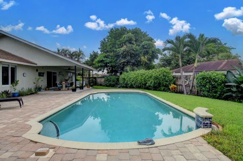 23 Las Flores, Boynton Beach FL 33426-8808 exterior