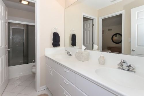 6508 Oakwood Mnr Dr, Bull Valley IL 60012-1196 exterior