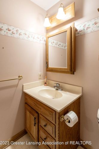 3914 Pr Ln, Dewitt MI exterior