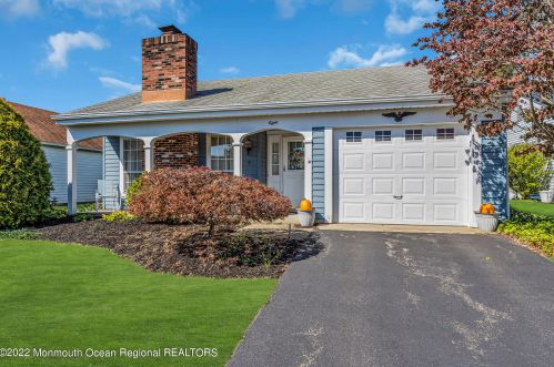 8 Gladstone Ave, Lakehurst NJ 08759-6625 exterior