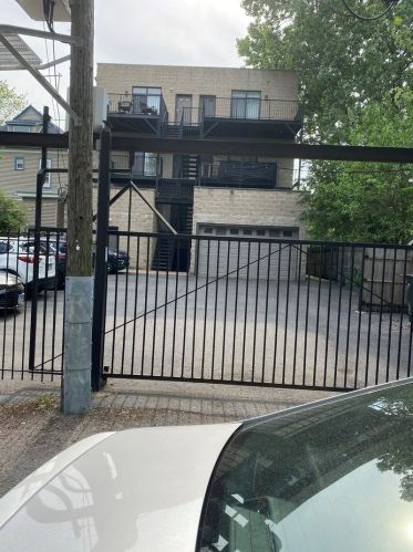 6123 Kimbark Ave, Chicago IL 60637-3181 exterior