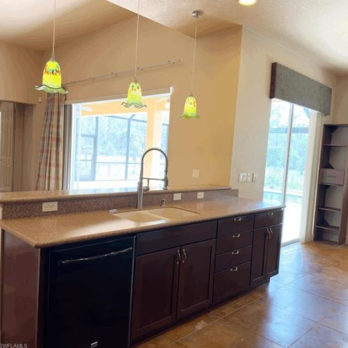 560 Desoto Blvd, Naples FL 34120-9021 exterior