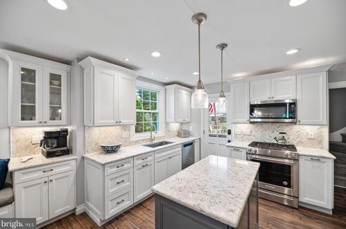 5 Lexington Ave, Pittsburgh PA 15215-3218 exterior