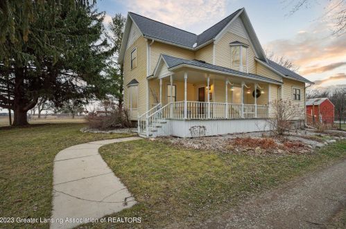 3290 Howe Rd, Dewitt, MI 48820-9402