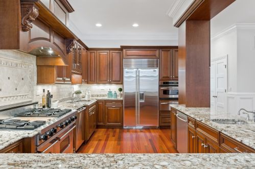 1325 Melrose St, Chicago IL 60618-5847 exterior