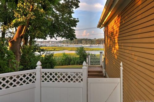 129 Rogers Ave, Milford CT 06460-6440 exterior