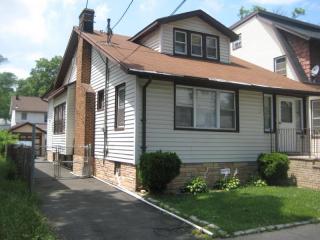 135 Ellery Ave, Newark, NJ 07106-3501