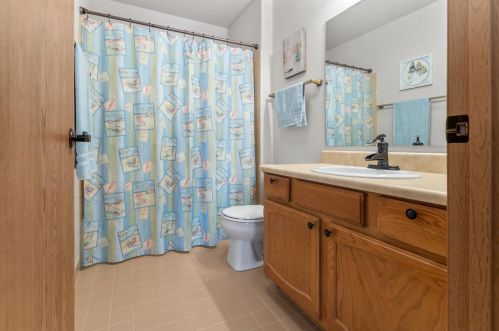 4246 Ridgewood Ln, Milwaukee WI 53221-1094 exterior