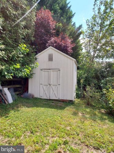 334 Lafayette Dr, Littlestown PA 17340-1558 exterior