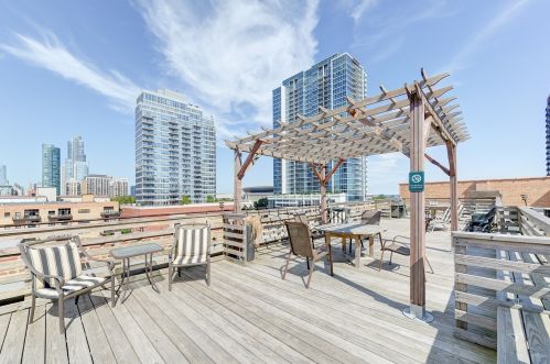 1727 Indiana Ave, Chicago IL  60616-1352 exterior