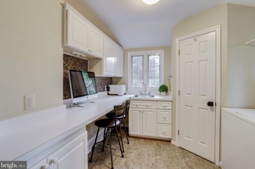 8909 Linton Ln, Alexandria VA 22308-2438 exterior