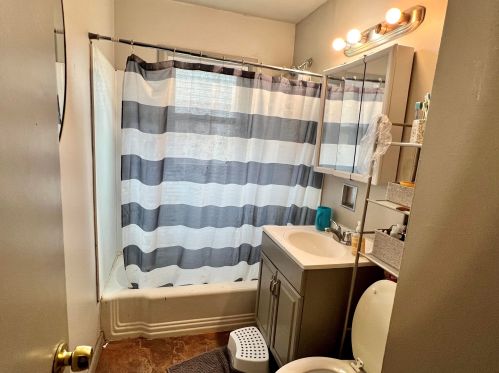 5734 76, Milwaukee WI 53218-2256 exterior