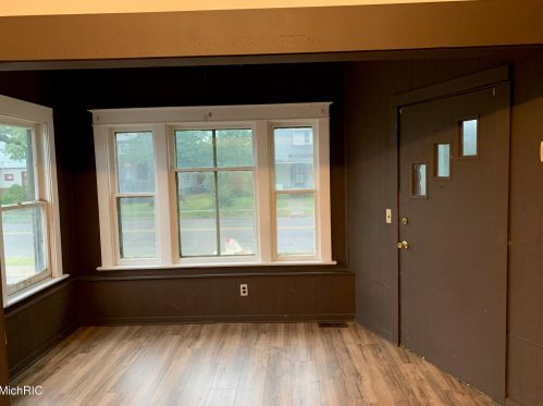 2513 Sanford St, Meskegon MI 49444-1445 exterior