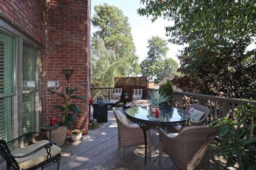 115 Grosvenor Pl, Atlanta GA 30328-4851 exterior