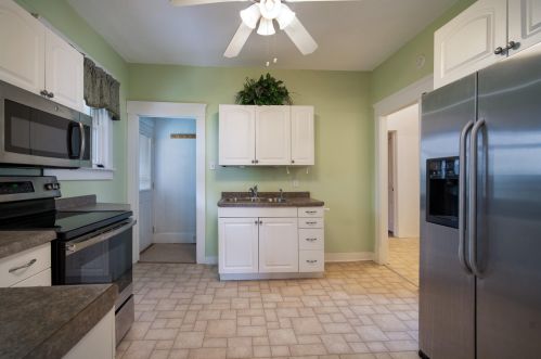 1410 16th St, Manitowoc, WI 54220-5614