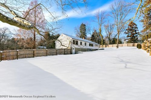 284 Pelican Rd, Middletown NJ 07748-3040 exterior