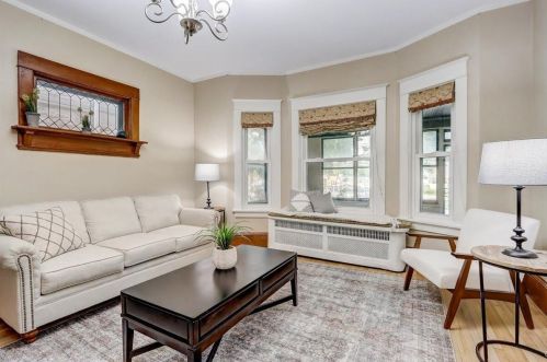 2109 Kenwood Blvd, Milwaukee WI  53211-3311 exterior