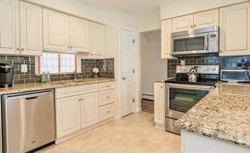 20 Norman Dr, Bohemia NY 11716-1321 exterior