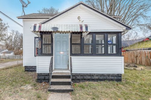 1140 Holt St, Meskegon MI  49442-3919 exterior