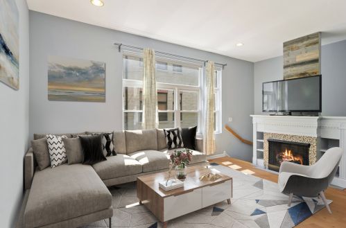 2318 Bloomingdale Ave, Chicago, IL 60647-5364