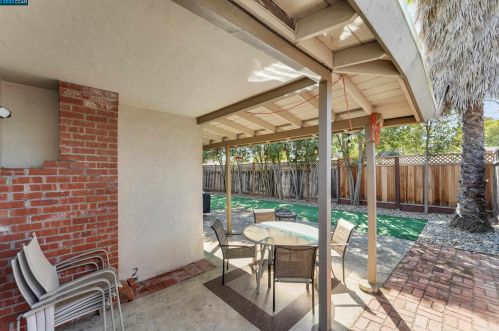 3112 Mount Diablo St, Concord CA 94518-1146 exterior