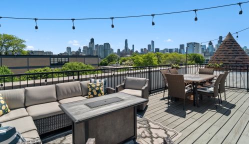 707 Blackhawk St, Chicago, IL 60610-1170