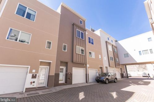 211 Brown St, Philadelphia PA 19123-2256 exterior