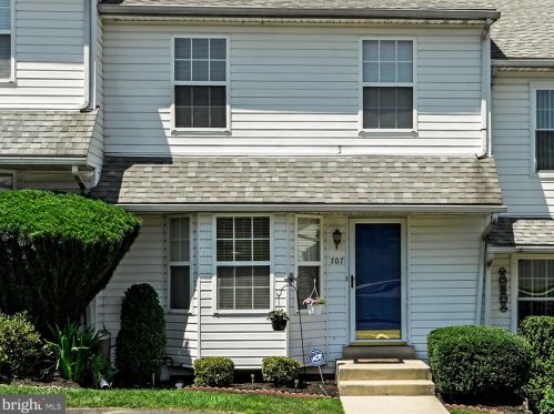 707 Hawthorne Ln, Chester, PA 19014-3007