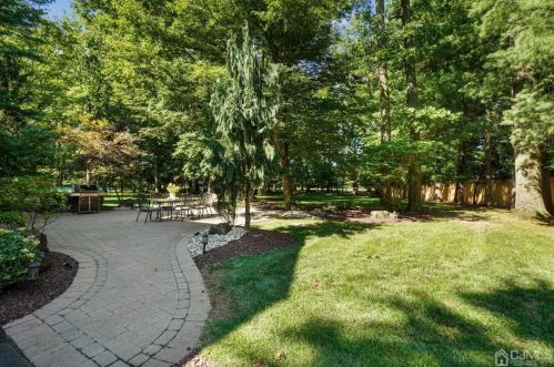 29 Clive Hills Rd, Edison NJ 08820-3657 exterior