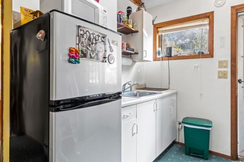 12 Cedarwood Dr, Huntington Station NY 11746-1305 exterior