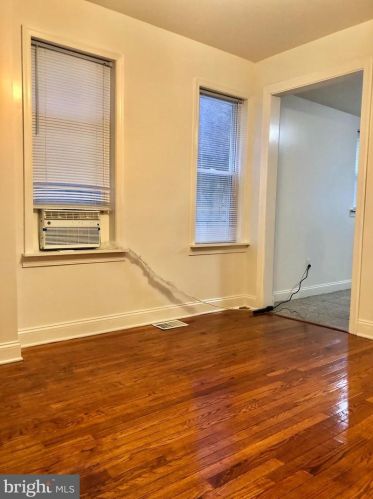 2437 11 St, Philadelphia PA 19123-1135 exterior