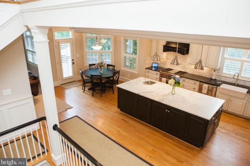 25 Masonic Vw Ave, Alexandria VA 22301-2203 exterior