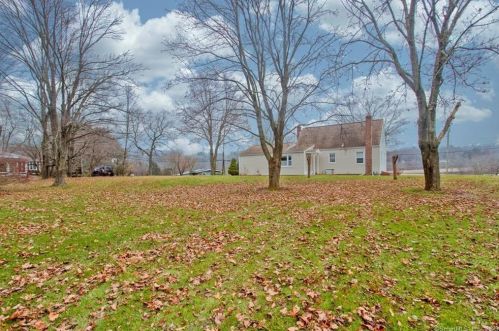 2 Egypt Rd, Ellington CT 06029-2430 exterior