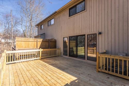 277 Shagbark Dr, Derby, CT 06418-2627