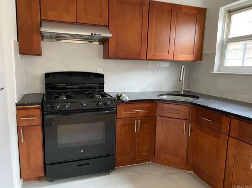 2780 Sampson Ave, Bronx NY 10465-2904 exterior