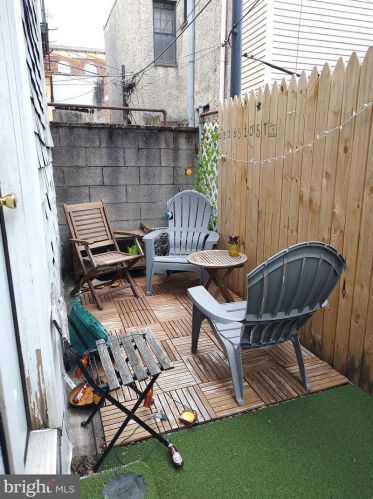 1518 10th St, Philadelphia PA 19147-6328 exterior