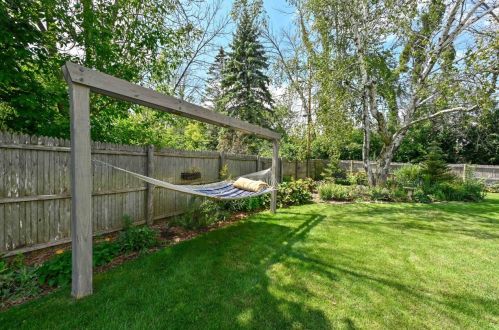 6855 Lk Dr, Milwaukee WI 53217-3622 exterior