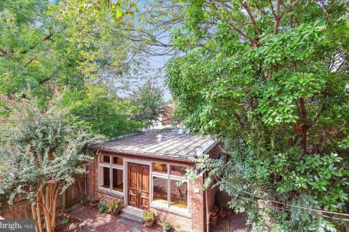 311 5 St, Washington DC 20003-1104 exterior