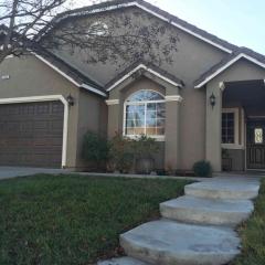 1022 Kirksey Dr, Turlock, CA 95382-7250