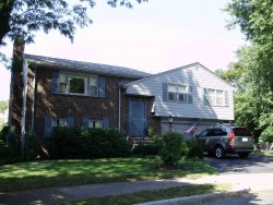 68 Mosman St, Newton, MA 02465-1303