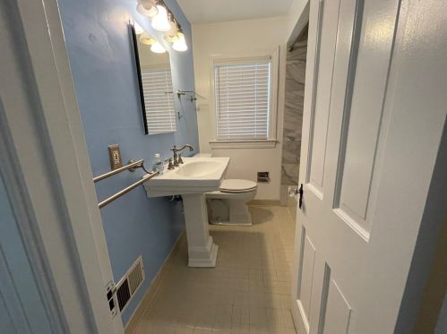 34 Roundwood Rd, Newton MA 02464-1217 exterior