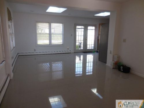 82 Washington Ave, Iselin NJ  08830-2249 exterior