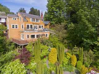 762 38th Ave, Seattle WA  98122-5233 exterior