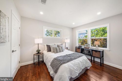 2809 James Dr, Alexandria VA  22303-1338 exterior